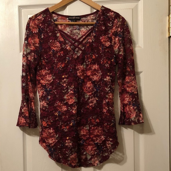 Beautiful Lace Blouse - Picture 1 of 5
